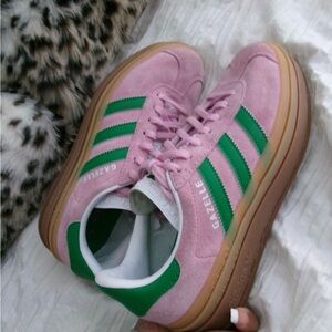 Adidas Originals Gazelle
Bold Sneakers in pink and green